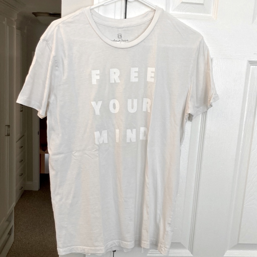 White on white “Free your mind” soft cotton tshirt